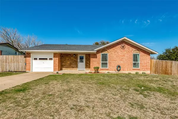 705 Lisa Lane,  Cedar Hill,  TX 75104