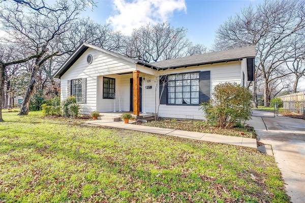 1211 Churchill Road, River Oaks, TX 76114