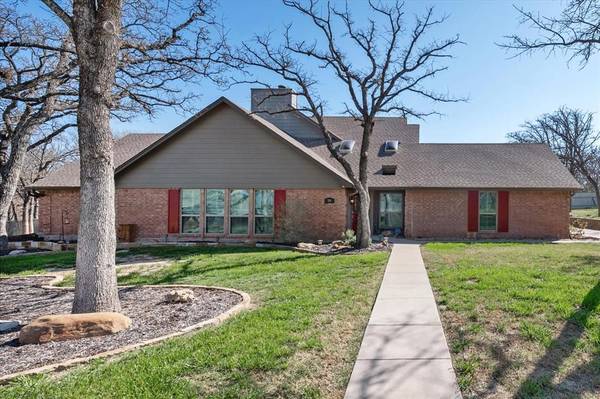 710 Shady Creek Drive, Kennedale, TX 76060