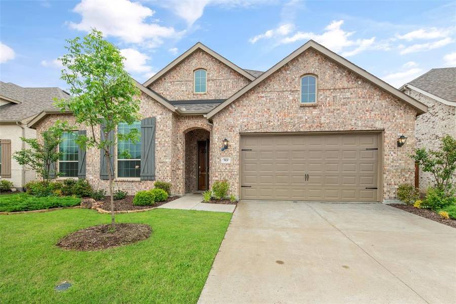 3820 Redbud Drive, Aubrey, TX 76227