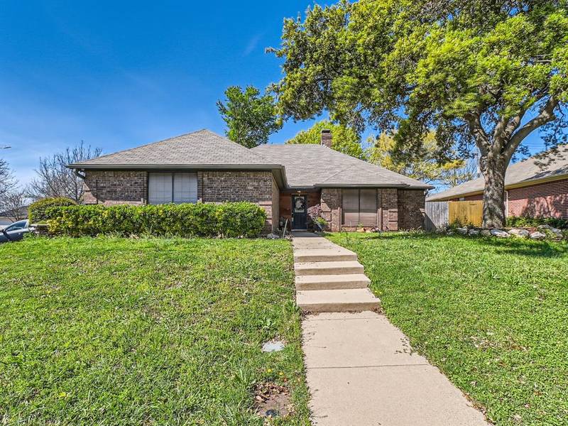 8040 Moss Rock Drive, Fort Worth, TX 76123