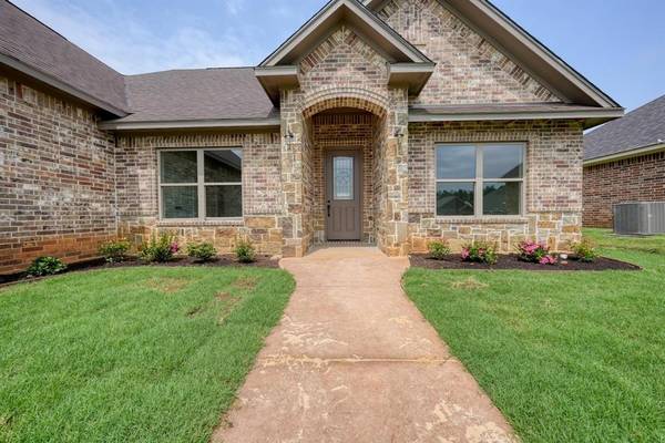 1504 White Bear Trail, Lindale, TX 75771