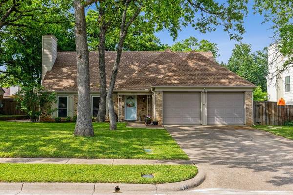 411 Wild Oak Lane, Euless, TX 76039