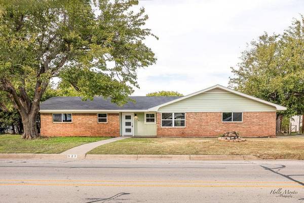 523 W 3rd Street, Burkburnett, TX 76354