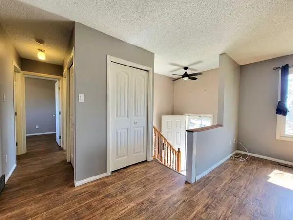 Grande Prairie, AB T8V5R6,9406 81 AVE