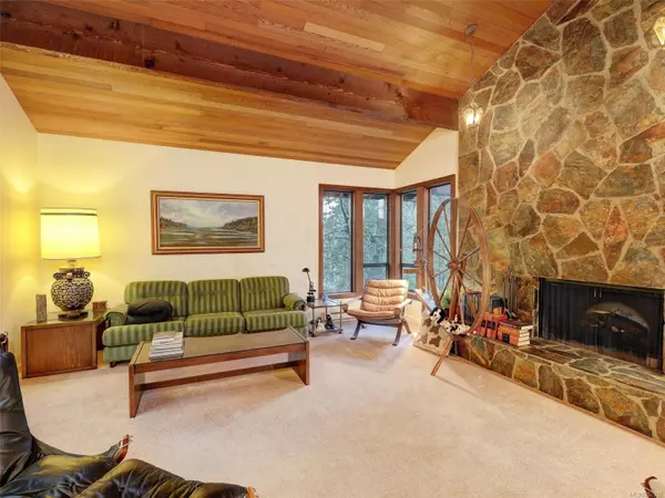 Saanich, BC V8Y 1C6,1004 Spiritwood Pl