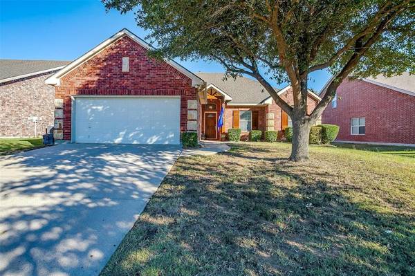 552 Griffith Drive, Saginaw, TX 76179