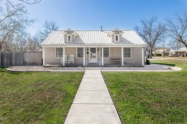 507 W 15th Street, Brady, TX 76825