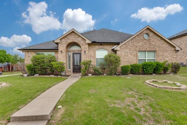 1136 Bordeaux Avenue, Desoto, TX 75115