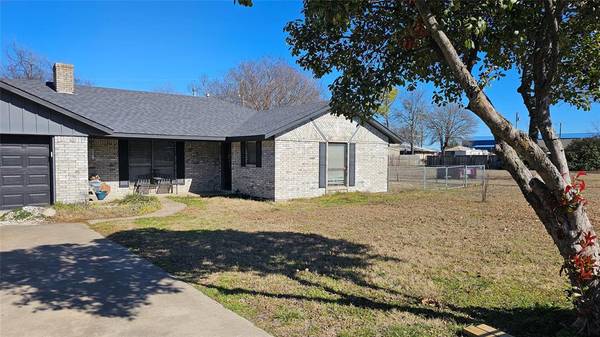 308 E Cottonwood Street, Leonard, TX 75452