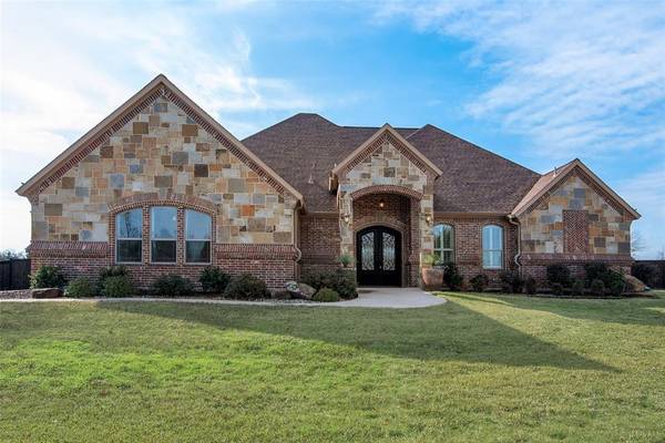 924 Indian Trail, Oak Leaf, TX 75154