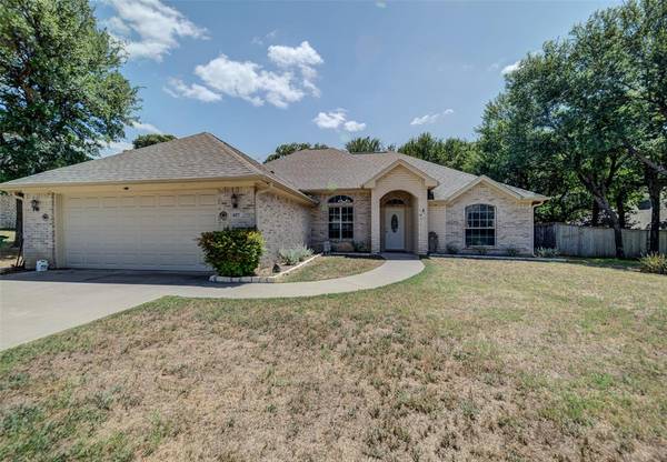 427 Half Moon Way, Runaway Bay, TX 76426