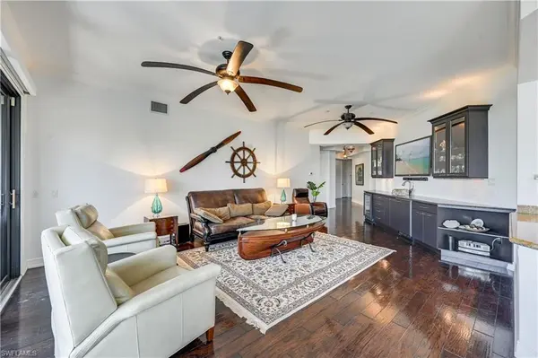 705 10th ST S 301, Naples, FL 34102