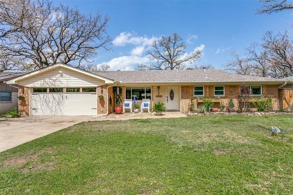 528 Hillview Drive, Hurst, TX 76054