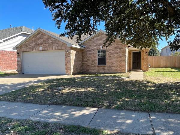 124 Heritage Drive, Crowley, TX 76036