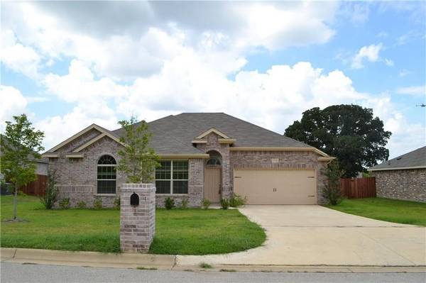 3724 Dutch Iris Lane, Forest Hill, TX 76140