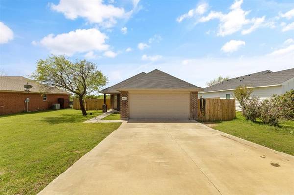 607 Mesquite Drive, Rio Vista, TX 76093