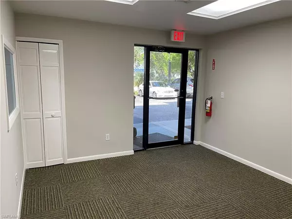 Naples, FL 34104,4172 Corporate SQ