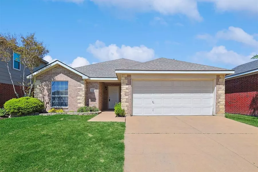 9021 Rushing River Drive, Fort Worth, TX 76118