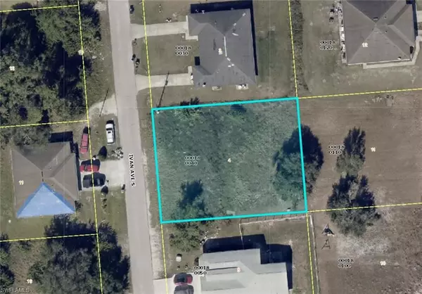 313/315 Ivan AVE S, Lehigh Acres, FL 33973