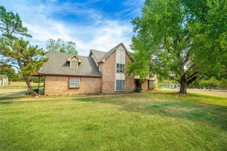 106 Lakeview Court, Joshua, TX 76058