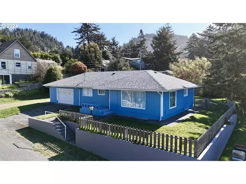 29761 SUTTON ST, Gold Beach, OR 97444