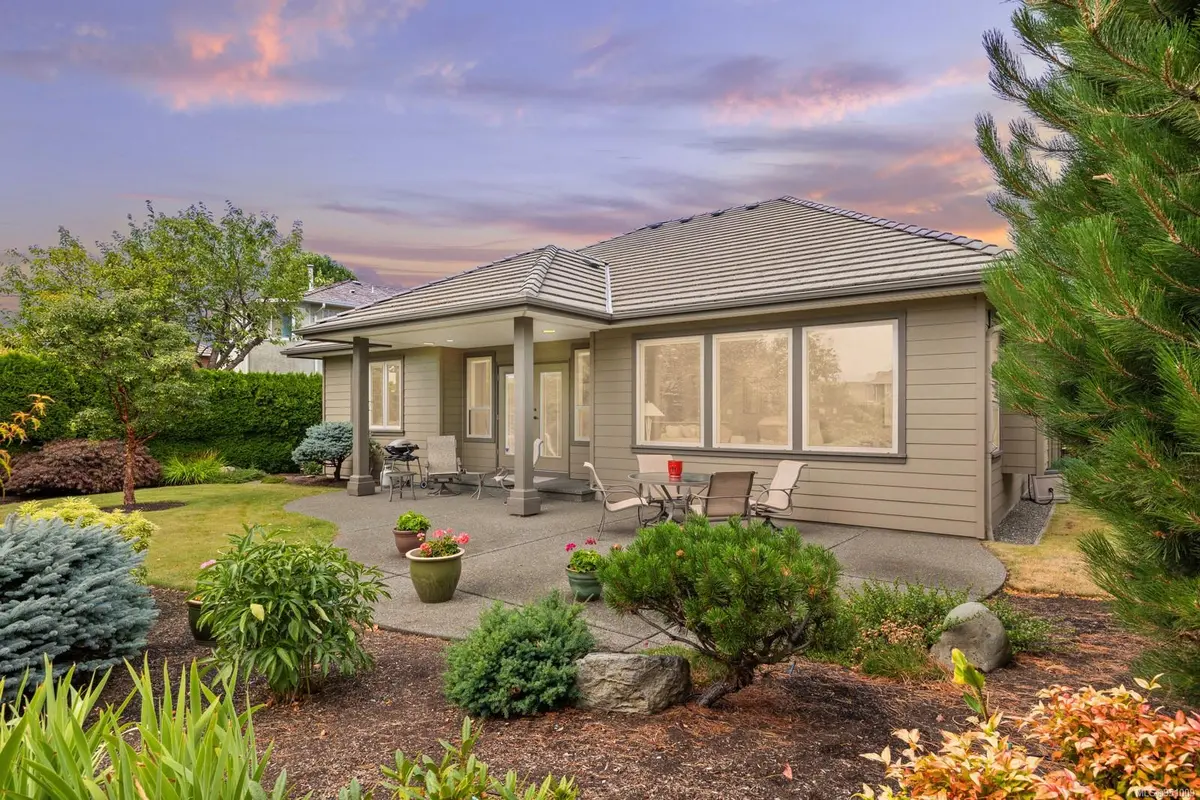 Courtenay, BC V9N 9X3,3093 Royal Vista Way