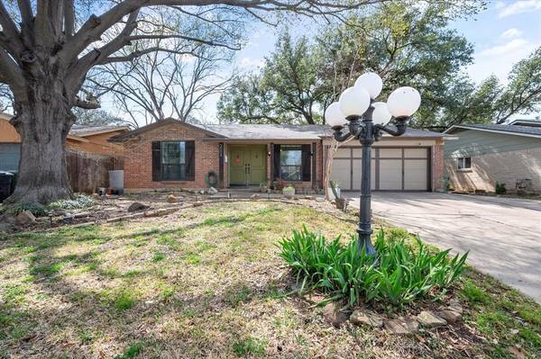 3004 Lisa Lane, Arlington, TX 76013