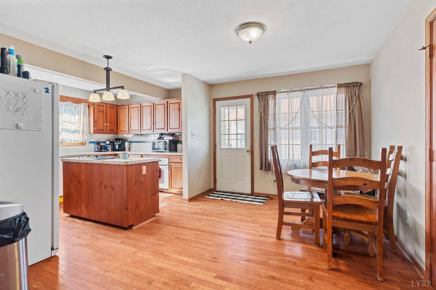 Appomattox, VA 24522,400 Trent Hatchery RD