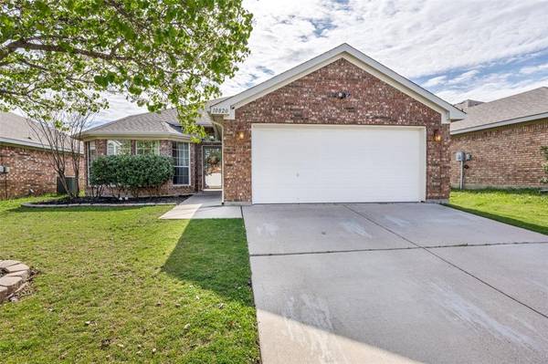 10820 Middleglen Road, Fort Worth, TX 76052