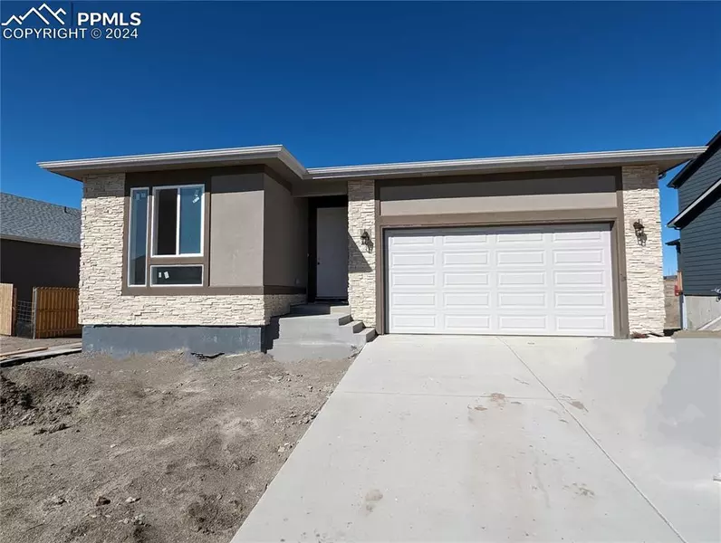 3417 Bella Luna DR, Pueblo, CO 81001