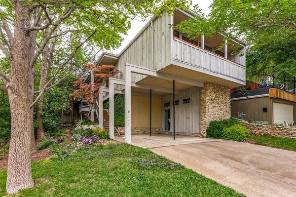 2720 Sandage Avenue, Fort Worth, TX 76109