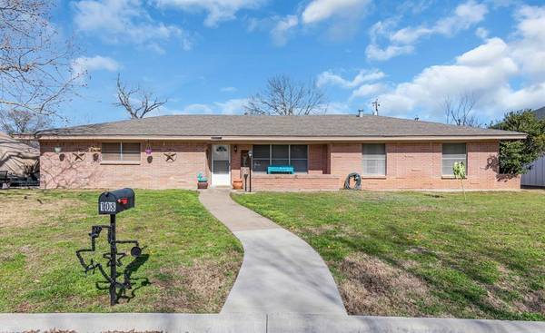 108 W Jessup Street, Alvarado, TX 76009