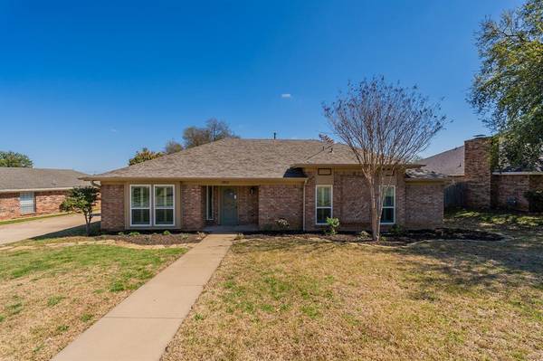 2812 Clearmeadow Street, Bedford, TX 76021