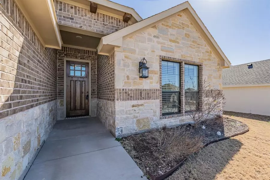 206 Buckeye Drive, Weatherford, TX 76086