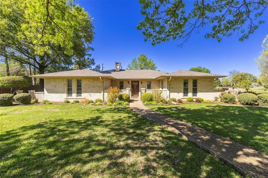 1702 Meadowview Road, Commerce, TX 75428