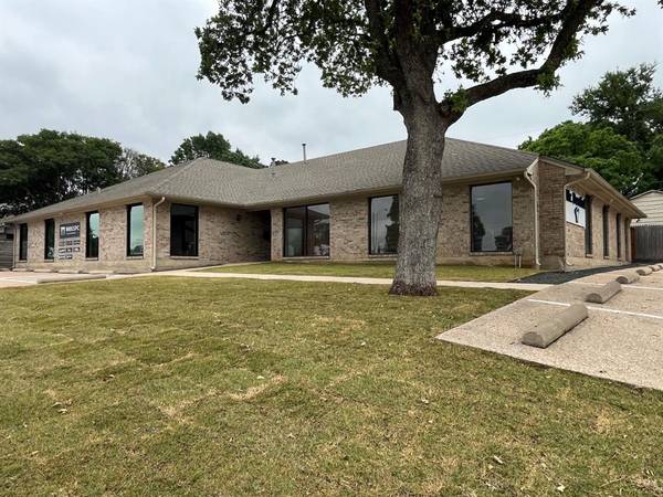 615 W Harwood, Hurst, TX 76054