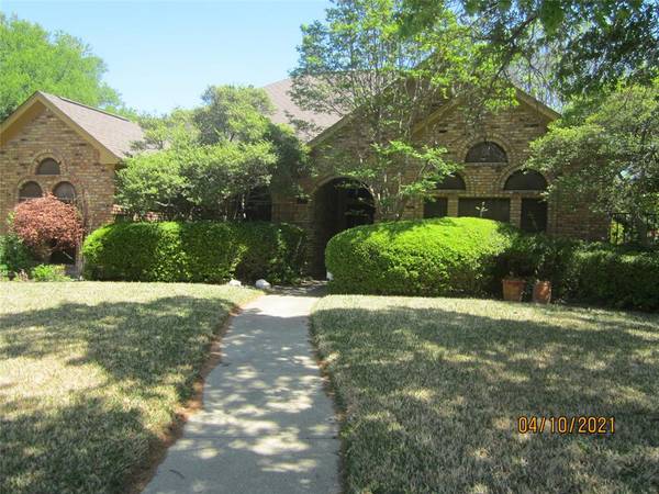 528 S Silver Creek Circle, Desoto, TX 75115