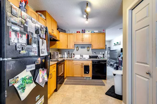 Calgary, AB T3J 0G4,241 SADDLEBROOK PT NE