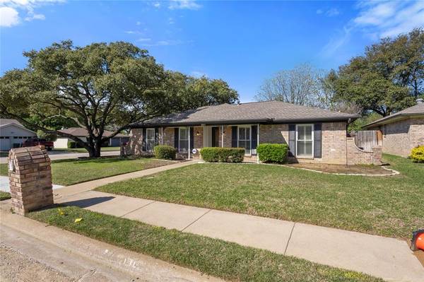 901 Shell Court,  Bedford,  TX 76022