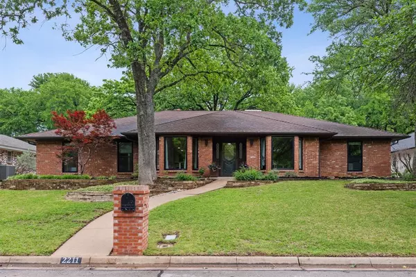 2211 Prestonwood Drive, Arlington, TX 76012