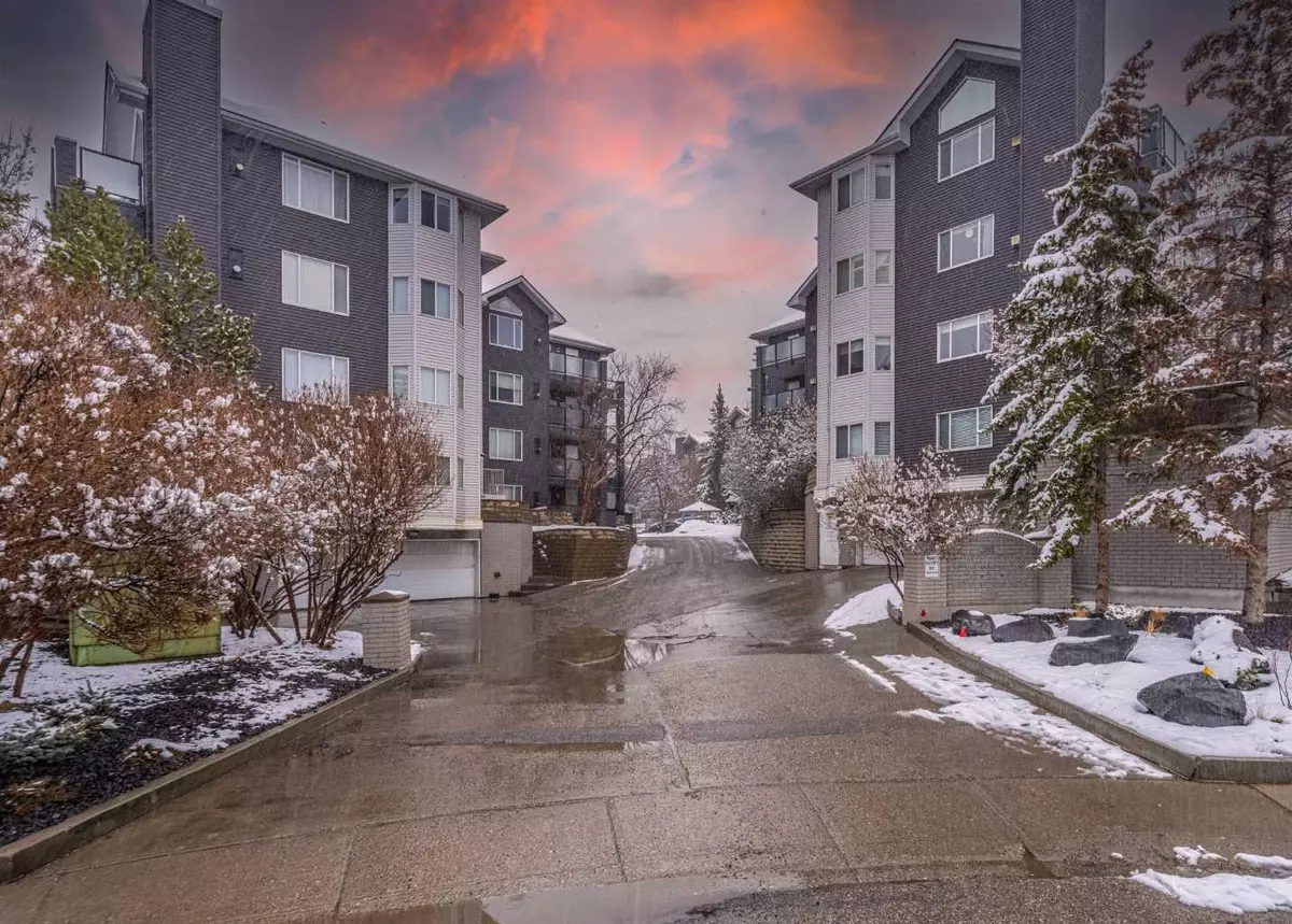 Calgary, AB T3H 3K5,10 Sierra Morena Mews SW #210