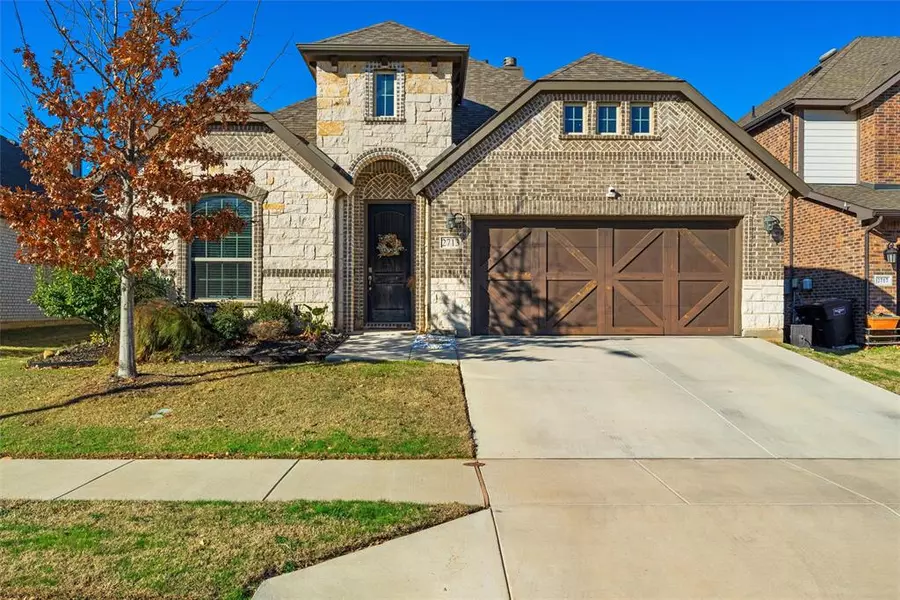 2713 Trinity Trail Way, Fort Worth, TX 76118