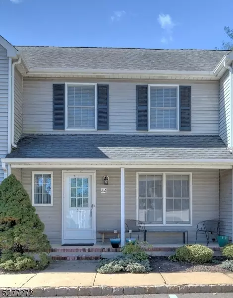 44 Village Ct, Bound Brook Boro, NJ 08805