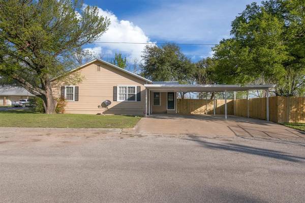 Clifton, TX 76634,403 N Avenue N