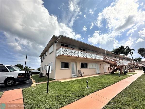 Hallandale Beach, FL 33009,1050 SW 11th St  #11