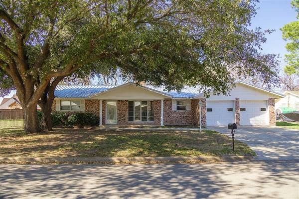 2303 16th Street, Brownwood, TX 76801