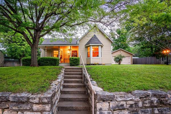 125 S Travis Street, Granbury, TX 76048