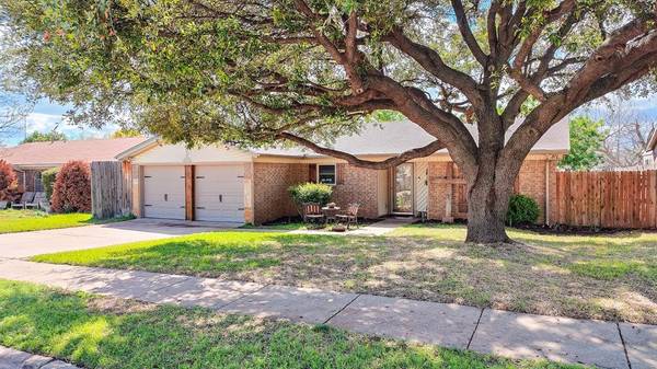 804 Ridgecrest Drive, Saginaw, TX 76179