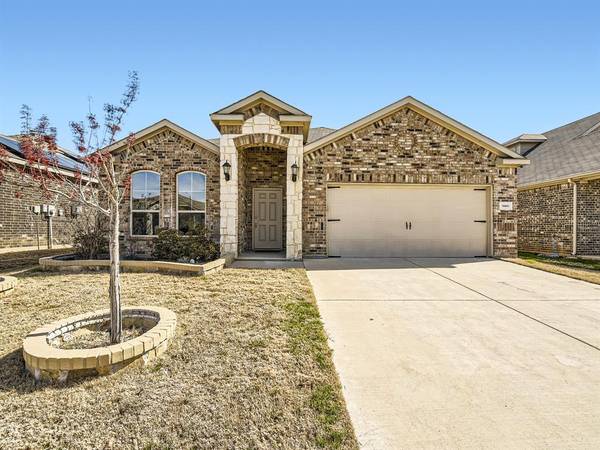 10601 Summer Place Lane, Fort Worth, TX 76140